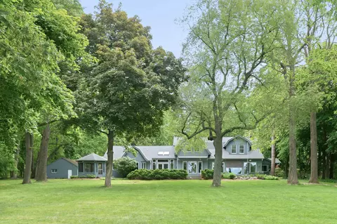 1031 N Genesee Woods, Summit, WI 53066