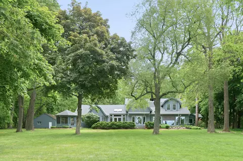 1031 N Genesee Woods, Summit, WI 53066