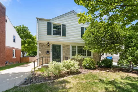 5639 N Bay Rdg, Whitefish Bay, WI 53217