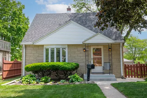 2872 S 92, West Allis, WI 53227