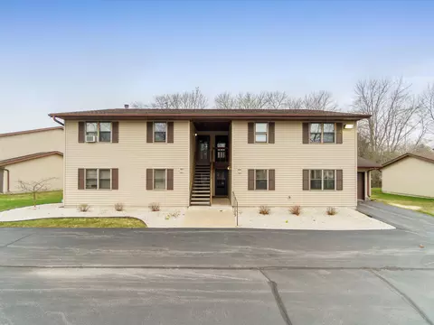 910 E Cedar #403, Manitowoc, WI 54220