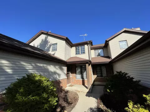 8105 S Legend #D, Franklin, WI 53132