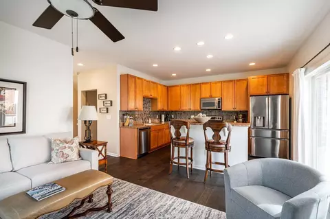 3870 S S Lk #1102, Saint Francis, WI 53235