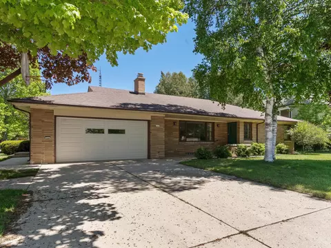1127 Lincoln, Manitowoc, WI 54220