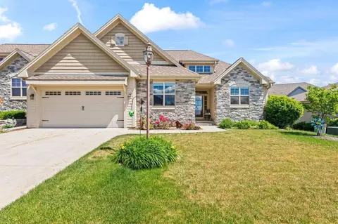 3506 Hawthorn Hl, Waukesha, WI 53188