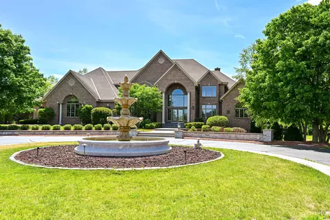 3277 N Canterbury, Summit, WI 53066