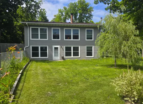 2505 E Lake Shr, Twin Lakes, WI 53181