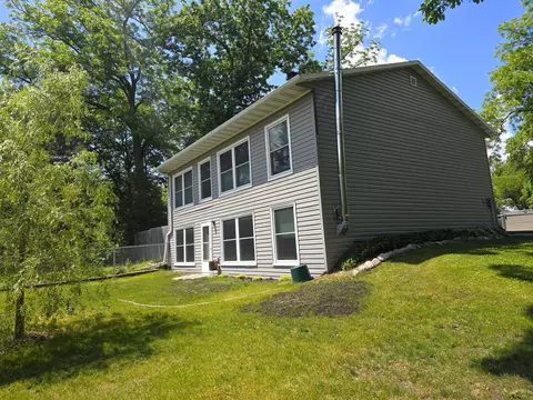2505 E Lake Shr, Twin Lakes, WI 53181