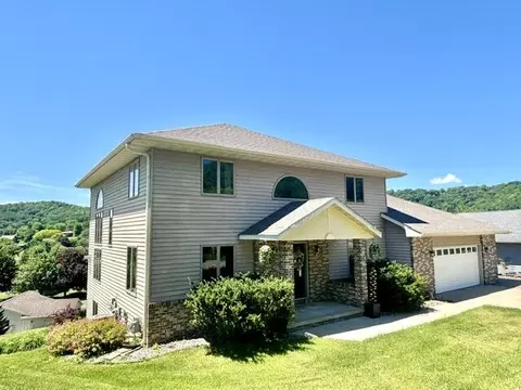 203 Eagle Blf, La Crescent, MN 55947