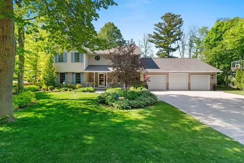 602 Wild Oak, Manitowoc, WI 54220