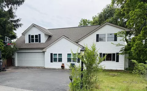 w271n2641 Pear Tree, Pewaukee, WI 53072