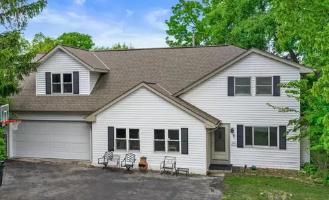 w271n2641 Pear Tree, Pewaukee, WI 53072
