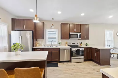2172 S 76th, West Allis, WI 53219