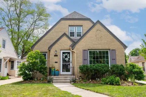 2752 N 69th, Milwaukee, WI 53210