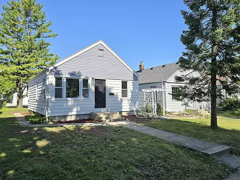 2471 S 74th, West Allis, WI 53219