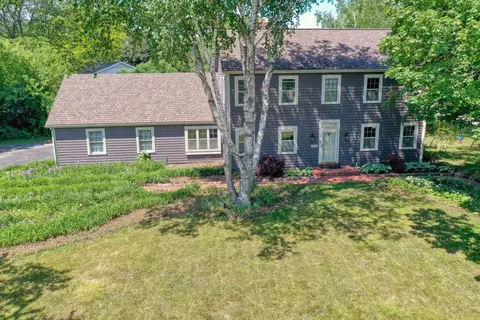 1895 Village Grn, Elm Grove, WI 53122