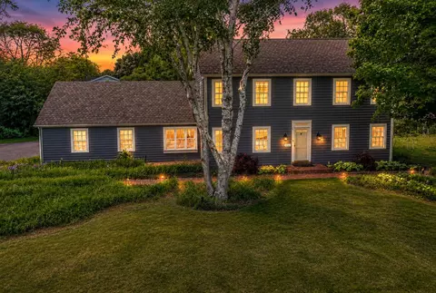 1895 Village Grn, Elm Grove, WI 53122
