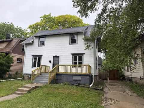 3726 W Fairmount, Milwaukee, WI 53209