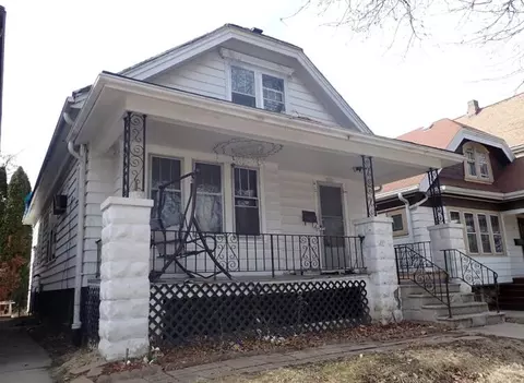 3223 N 40, Milwaukee, WI 53216