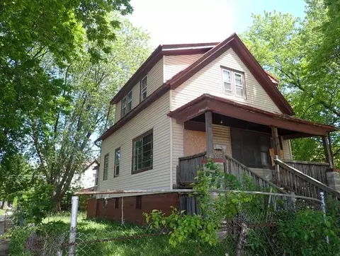 2532 W Lloyd, Milwaukee, WI 53205