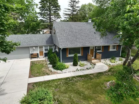 9504 W Hope, Wauwatosa, WI 53222