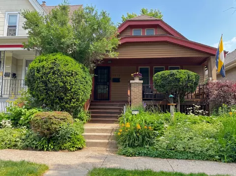 3218 N Newhall, Milwaukee, WI 53211