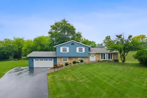w271n4780 Greenhill, Pewaukee, WI 53072