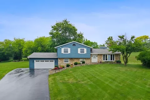 w271n4780 Greenhill, Pewaukee, WI 53072
