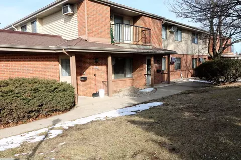 4571 S Greenridge, Greenfield, WI 53220