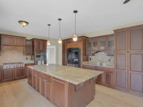 9223 W Wyndham Hls, Franklin, WI 53132