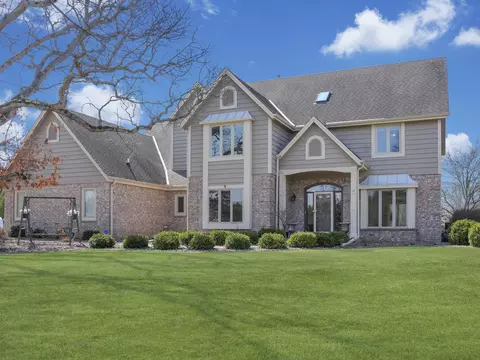 9223 W Wyndham Hls, Franklin, WI 53132