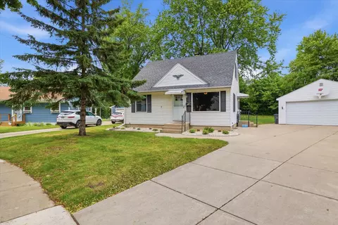 534 Peters, Waukesha, WI 53188
