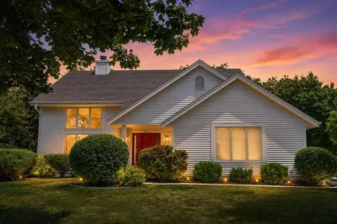 9212 S 41st, Franklin, WI 53132