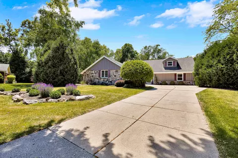2311 W Kenboern, Glendale, WI 53209