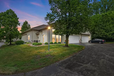 2419 Fox Riv #A, Waukesha, WI 53189