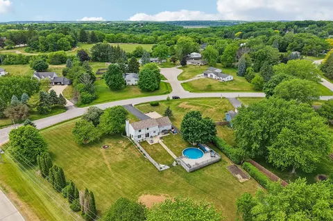 w276s9060 Hidden Lks, Mukwonago, WI 53149