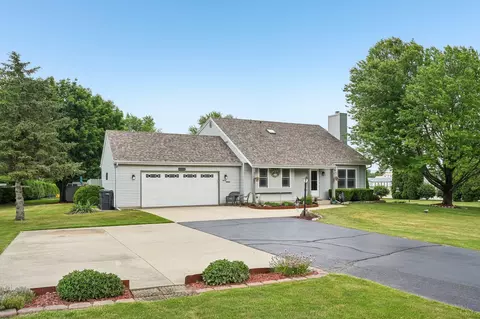 w276s9060 Hidden Lks, Mukwonago, WI 53149