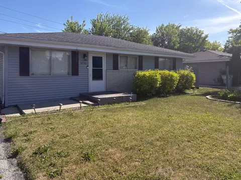 5735 W Green Tree, Milwaukee, WI 53223