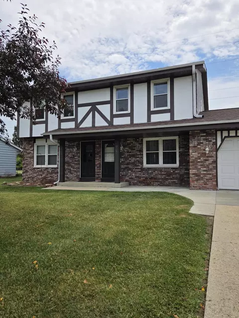 9145 W Allerton #9147, Greenfield, WI 53228