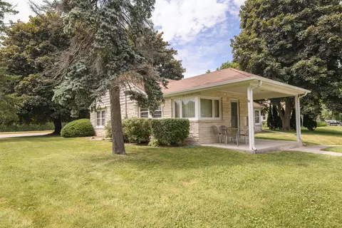 9610 N Cedarburg, Mequon, WI 53092