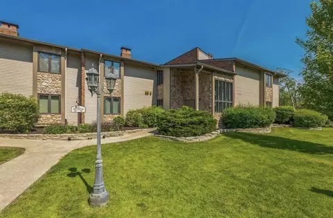 33 Abbey Villa #F, Fontana, WI 53125