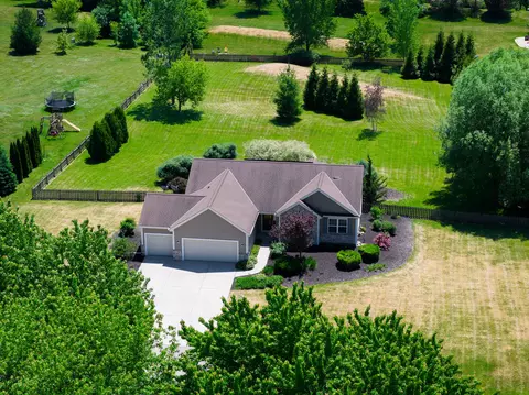 543 Camarosa, Jackson, WI 53012