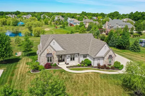 11511 N Oakview, Mequon, WI 53092