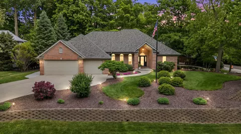 5001 Hunt Clb, Wind Point, WI 53402