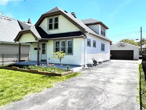 2401 W Plainfield, Milwaukee, WI 53221