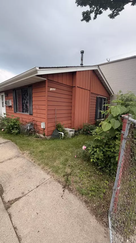 1205 Dr Martin Luther King, Racine, WI 53404
