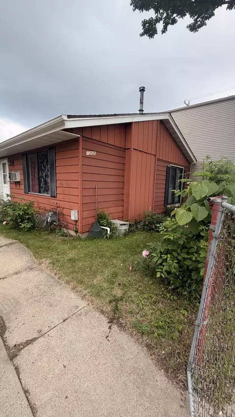 1205 Dr Martin Luther King, Racine, WI 53404