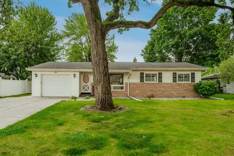 2715 Hilltop, East Troy, WI 53120