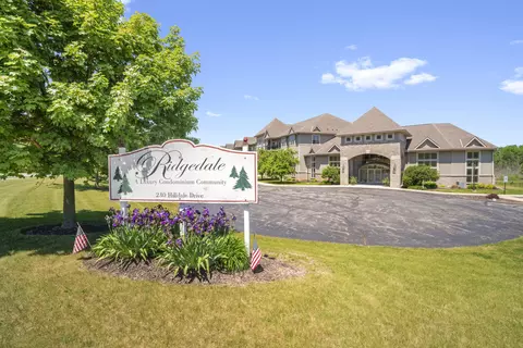 230 Hilldale #1306, Hartford, WI 53027