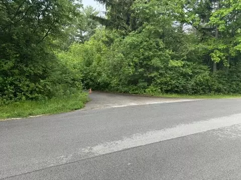 1745 W Dean, River Hills, WI 53217